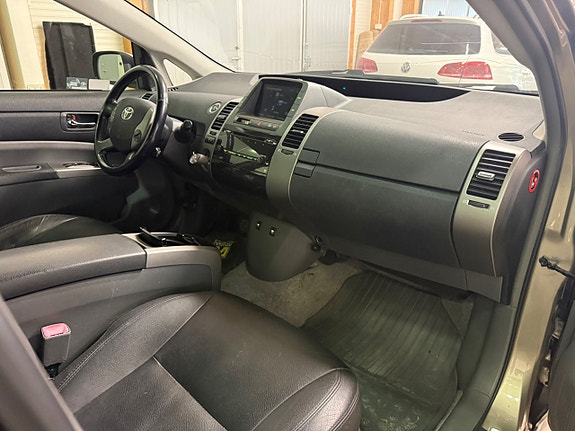 Toyota Prius 14 of 14