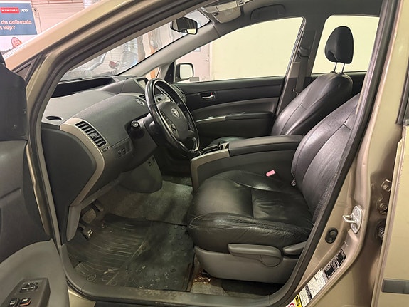 Toyota Prius 6 of 14