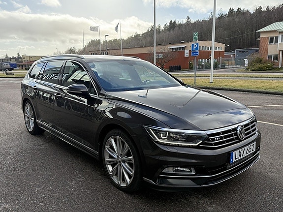 Volkswagen Passat 2 of 5