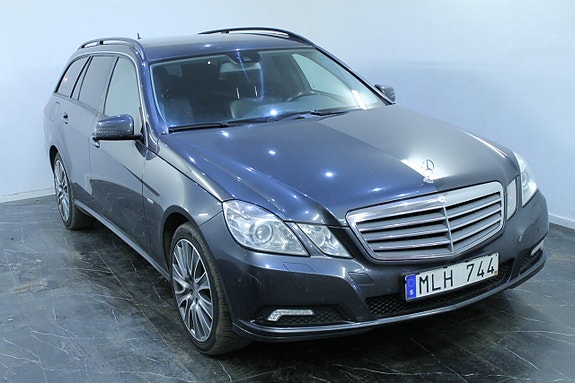 Mercedes-Benz E250 4 of 5