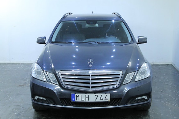 Mercedes-Benz E250 3 of 5