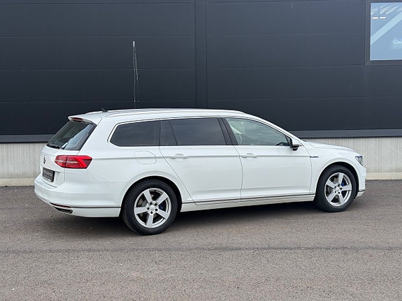Volkswagen Passat 7 of 18