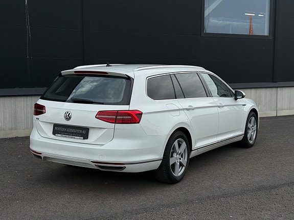 Volkswagen Passat 6 of 18