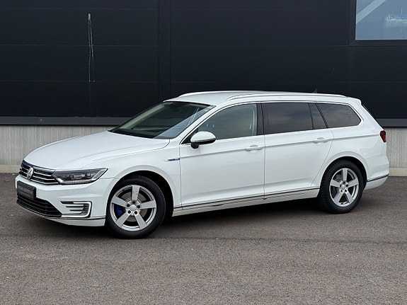Volkswagen Passat 2 of 5