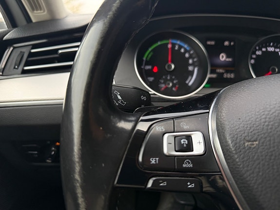 Volkswagen Passat 17 of 18