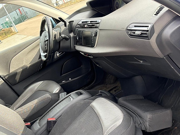 Citroen Grand C4 Picasso 10 of 12