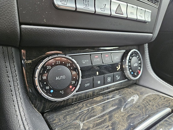 Mercedes-Benz CLS350 18 of 24