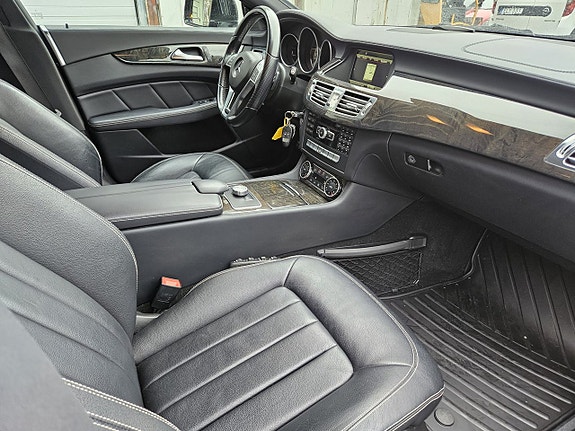 Mercedes-Benz CLS350 11 of 24