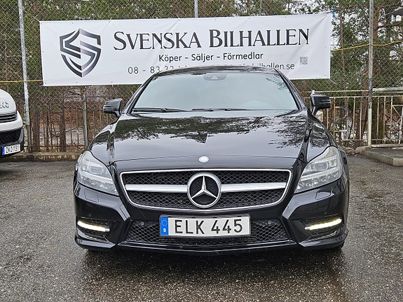 Mercedes-Benz CLS350 2 of 24