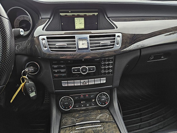 Mercedes-Benz CLS350 15 of 24