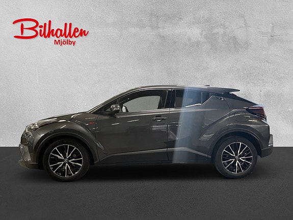 Toyota C-HR 2 of 5