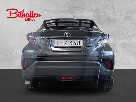 Toyota C-HR 4 of 5