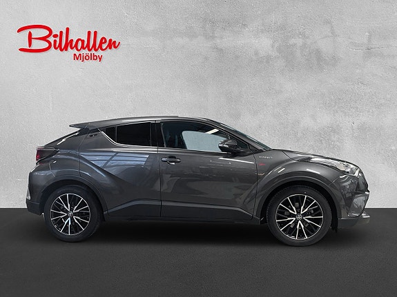 Toyota C-HR 5 of 5