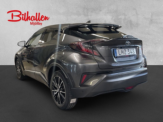 Toyota C-HR 3 of 5