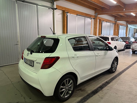 Toyota Yaris 11 of 13