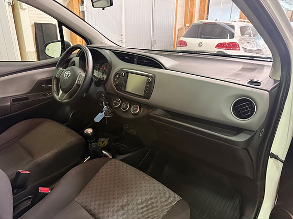Toyota Yaris 13 of 13