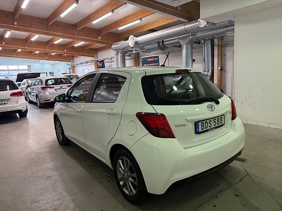 Toyota Yaris 10 of 13