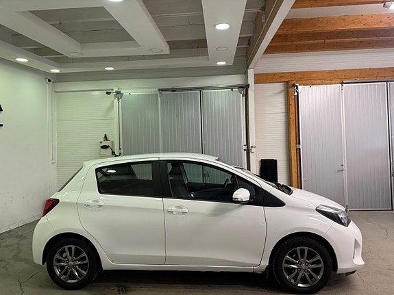 Toyota Yaris 12 of 13