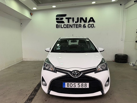 Toyota Yaris 2 of 5
