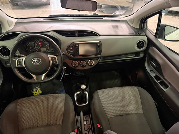 Toyota Yaris 8 of 13