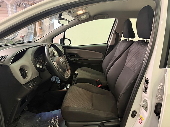 Toyota Yaris 7 of 13
