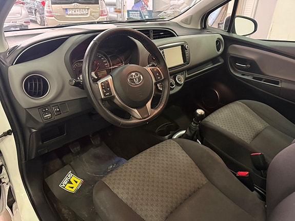Toyota Yaris 6 of 13