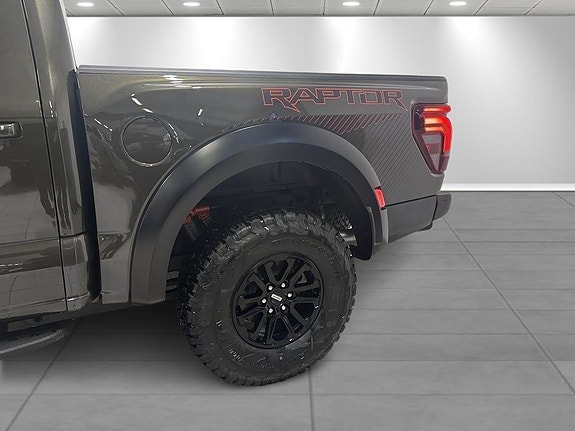 Ford F-150 4 of 5
