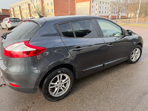 Renault Megane III 4 of 8