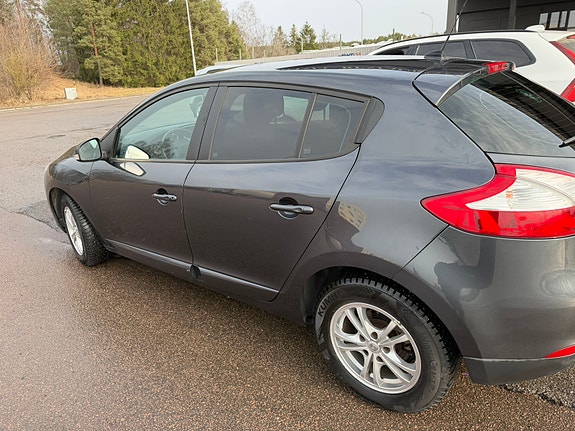 Renault Megane III 2 of 8