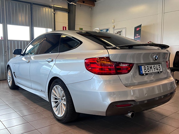 BMW 320 3 of 5