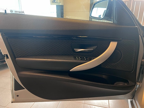 BMW 320 13 of 22