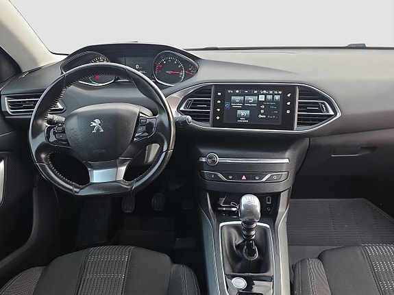 Peugeot 308 12 of 18