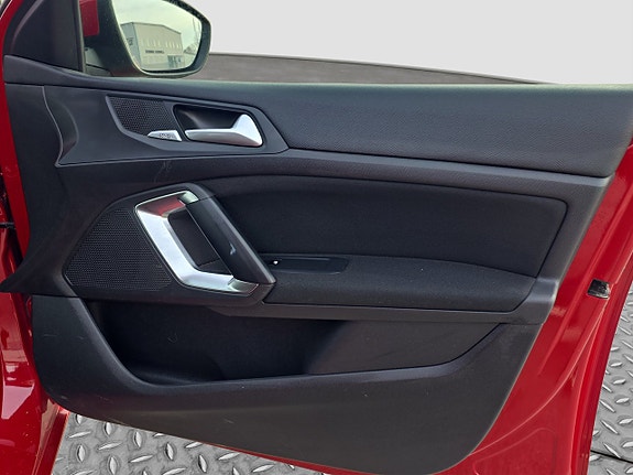 Peugeot 308 8 of 18