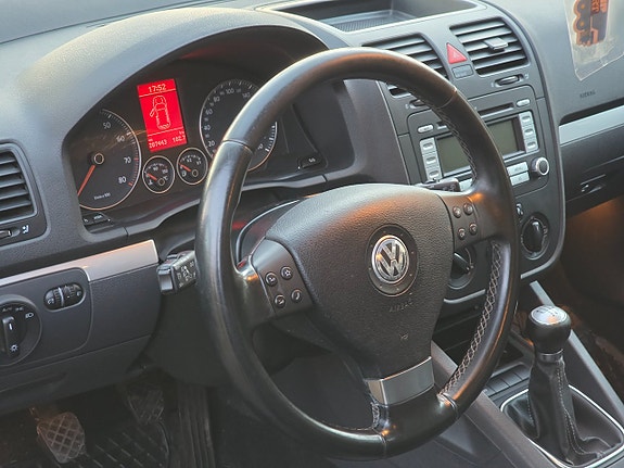Volkswagen Golf V 19 of 21
