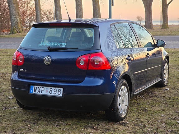 Volkswagen Golf V 8 of 21