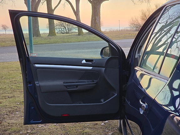 Volkswagen Golf V 17 of 21