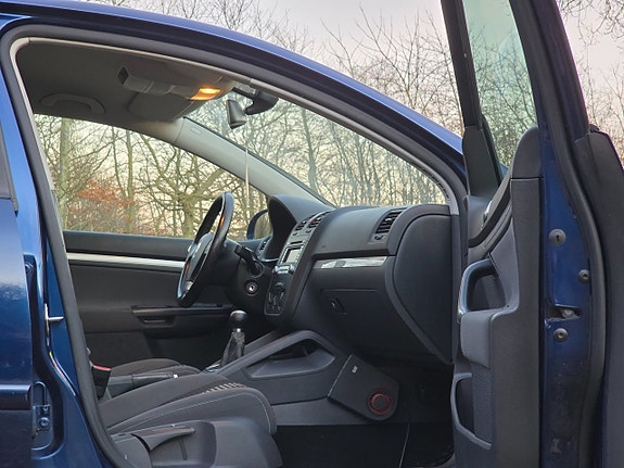 Volkswagen Golf V 21 of 21