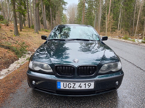BMW 330Xi 2 of 5
