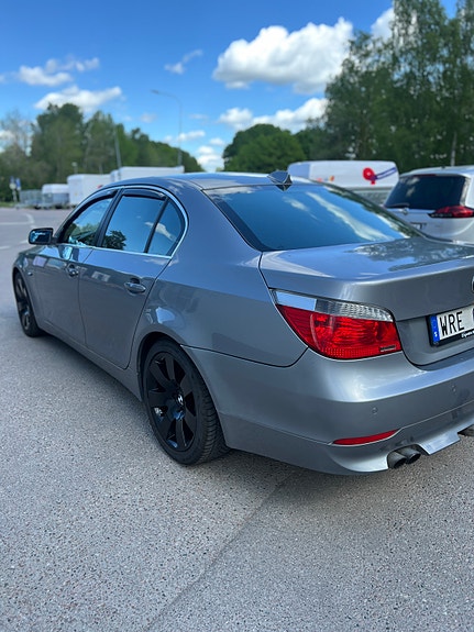 BMW 523i 5 of 5