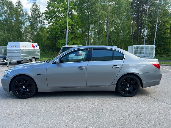 BMW 523i 4 of 5