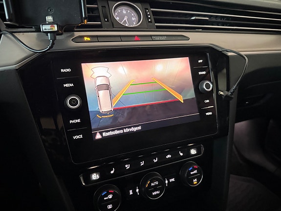 Volkswagen Passat Alltrack 16 of 26