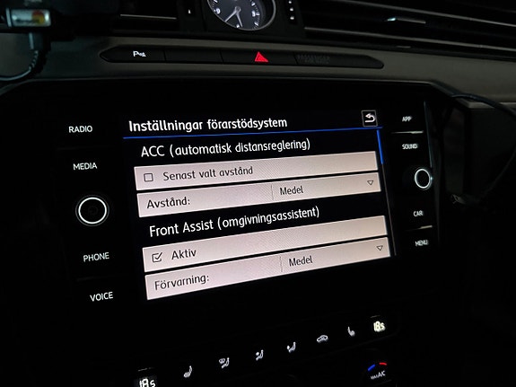 Volkswagen Passat Alltrack 17 of 26