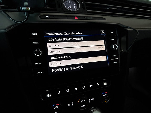 Volkswagen Passat Alltrack 19 of 26