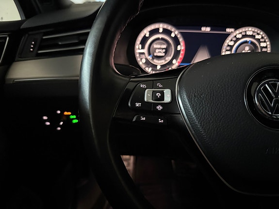 Volkswagen Passat Alltrack 13 of 26