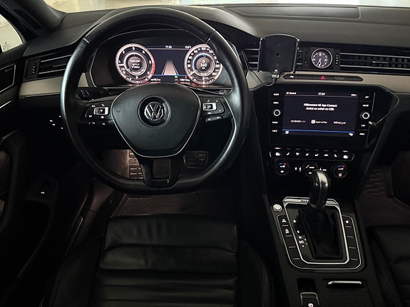 Volkswagen Passat Alltrack 4 of 5