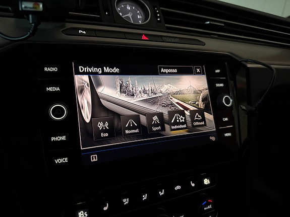 Volkswagen Passat Alltrack 22 of 26