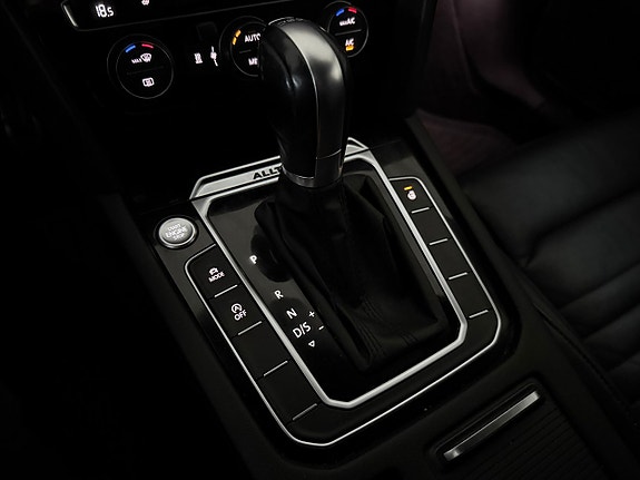 Volkswagen Passat Alltrack 12 of 26