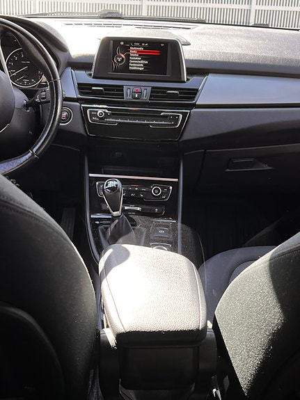 BMW 218i 9 of 14