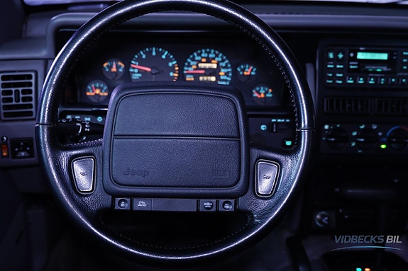 Jeep Grand Cherokee 17 of 20