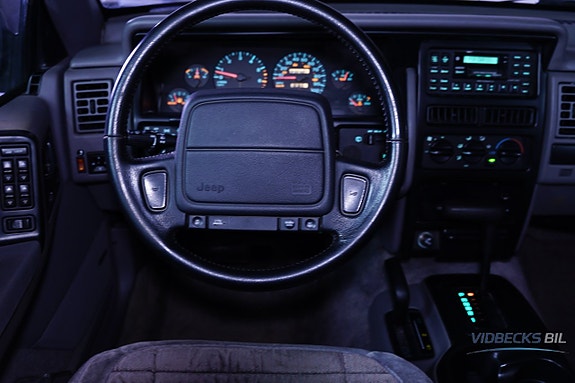 Jeep Grand Cherokee 11 of 20